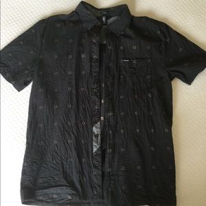 Volcom classic fit button up shirt size medium